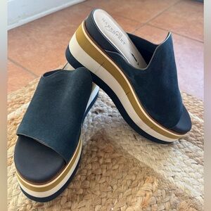 Naked Feet Women's Navy and Gold Platform